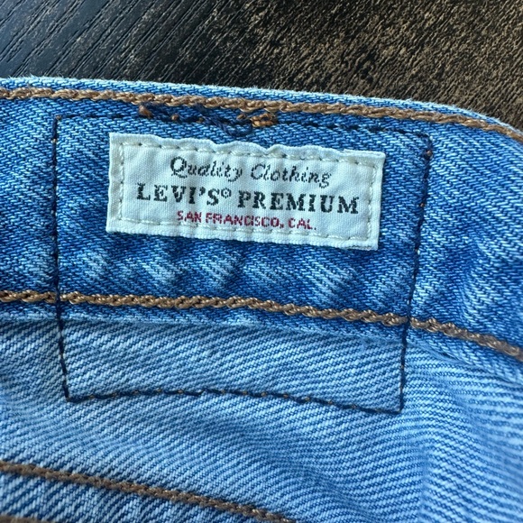 Levis 501 Distressed Jean Shorts 30W - Picture 8 of 11